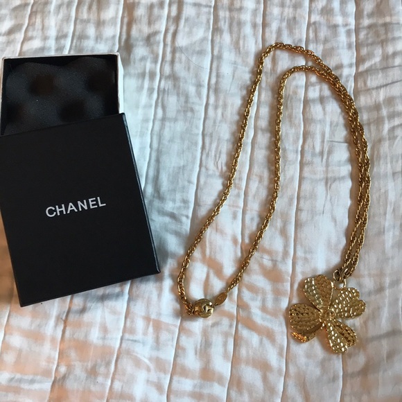CHANEL Jewelry - 🍀Vintage Chanel 🍀 pendant necklace